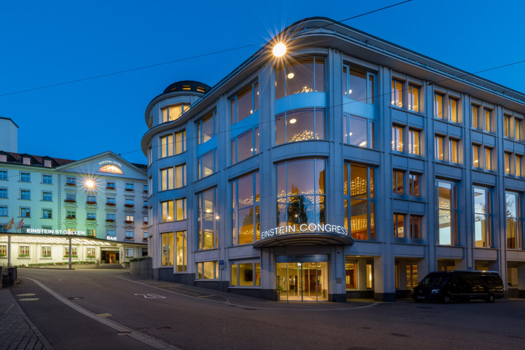 Aussenaufnahmen bei Nacht vom Hotel Einstein in St.Gallen